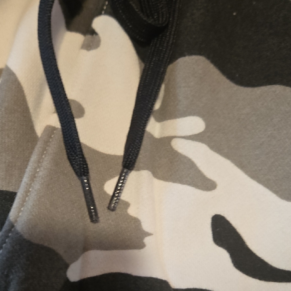 Hollister Women's Black and Gray Camo Joggers #817 - Picture 9 of 14